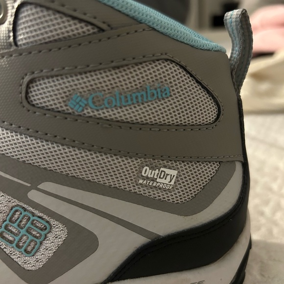 Columbia Women’s Grey and Blue Hiking Shoes - Picture 4 of 12